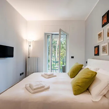 Guesthost - Casa Joyful * Bari